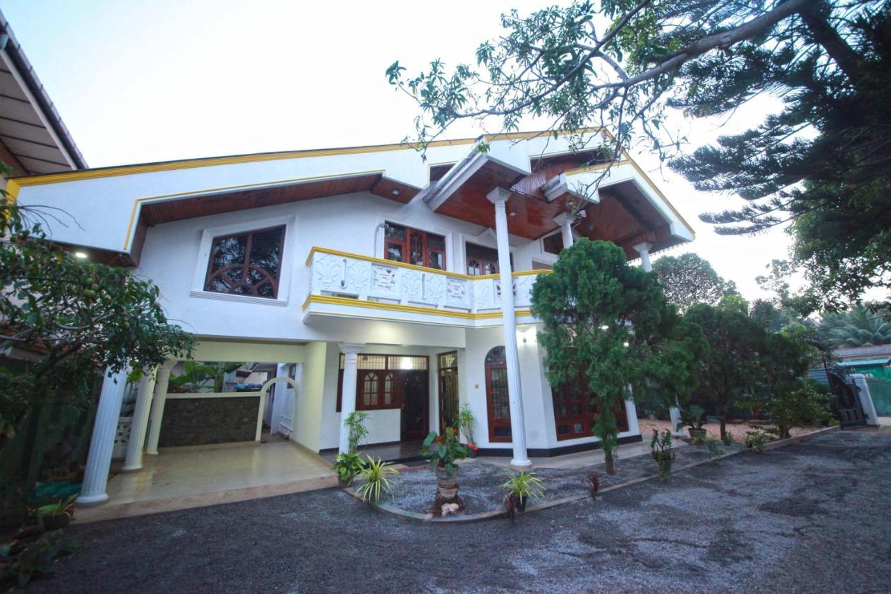 Airport Residence Inn Katunayaka Exterior foto